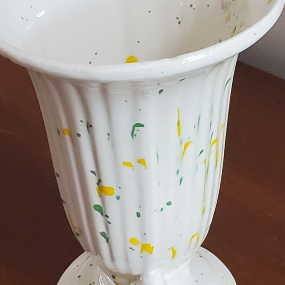 Vintage Off White Haeger Pottery Vase Dove Love Birds Fluted MCM Speckled 1975 - Picture 7 of 8